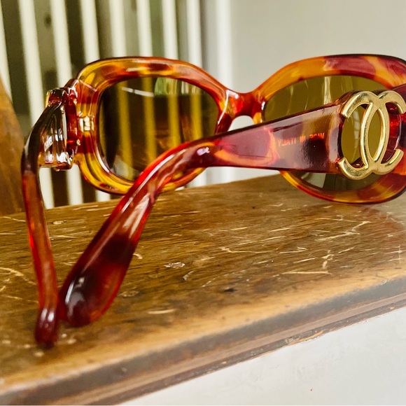 Vintage 90’s Y2K authentic Chanel tortoiseshell logo sunglasses - Picture 4 of 7